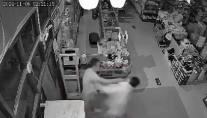 青海久治县一便利店老板被殴打10秒后死亡,亲属称打人者是医生