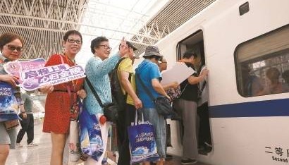 从上海西站出发沿着沪宁去旅行