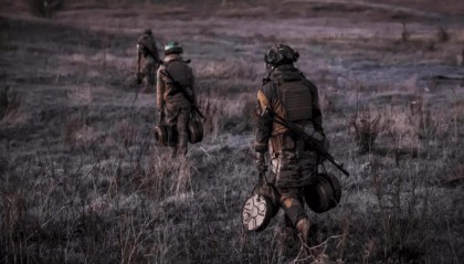 俄乌决战打响，乌克兰被爆逃兵40万，泽连斯基豪赌失败，却忙着对中国实施制裁