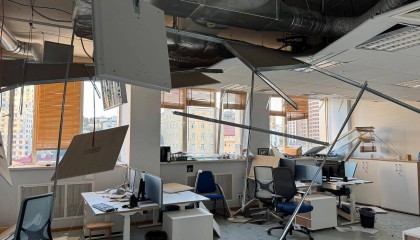 欧盟驻乌代表处被空袭波及 冯德莱恩:把乌克兰变成“钢铁豪猪”