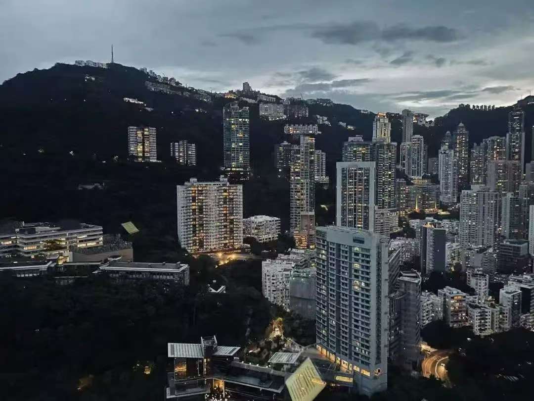 许家印香港豪宅疑似违建5000尺