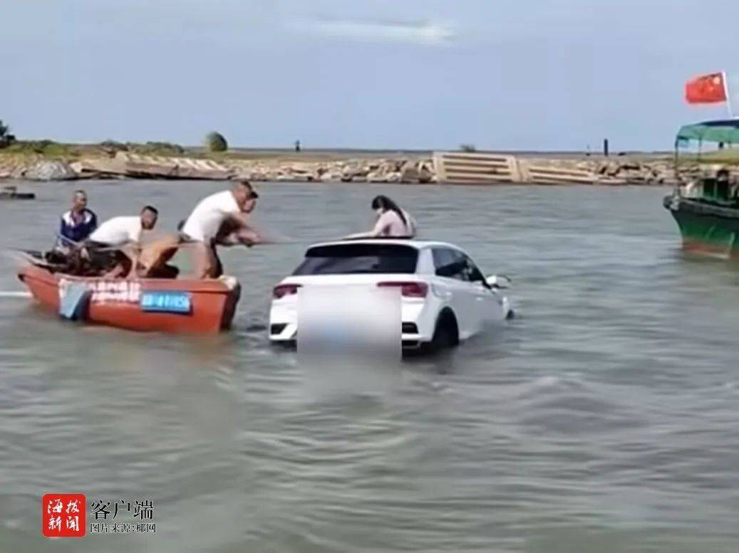 事发海口！女子开车坠海，只因这一个小失误……
