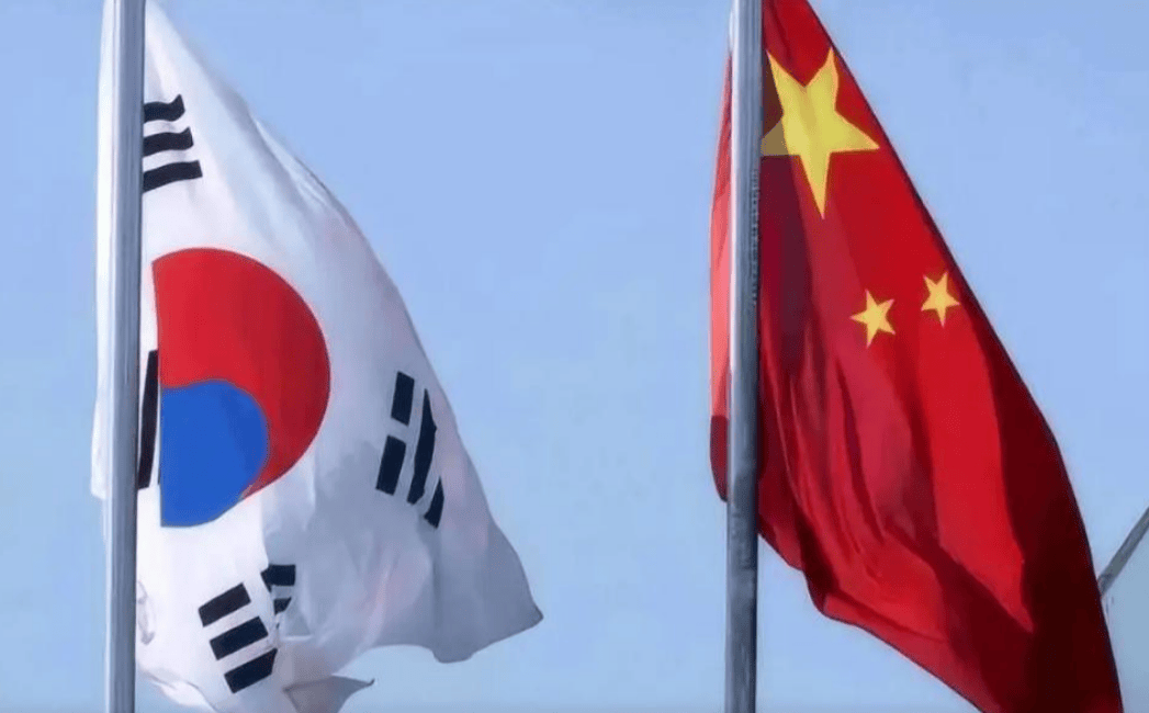 中美谈妥后,与中方会面前,李在明在中国媒体上发文,姿态放的很端正