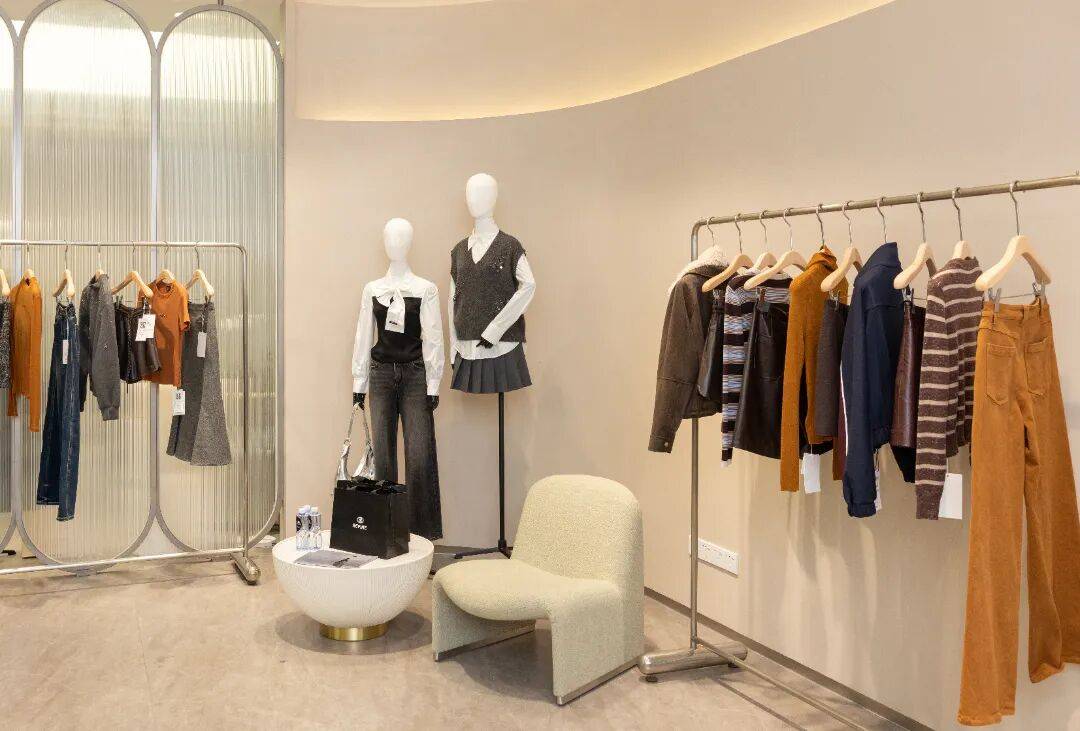 太酷了!15岁留学,虎门00后女孩回乡创立了自己的品牌