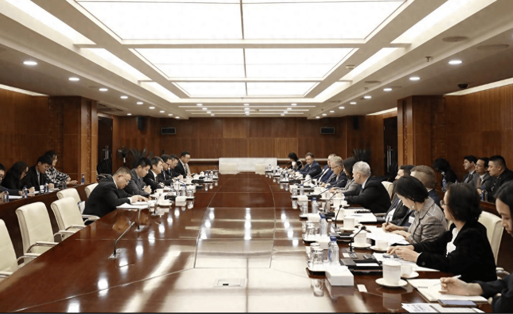 美方代表团来到北京,跟李成钢部长直接对上线,说起话来客客气气的